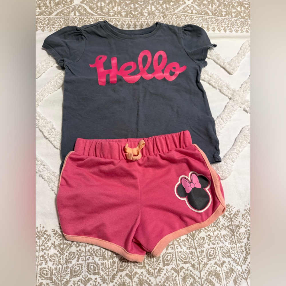 Disney Pink Minnie Mouse Shorts and cute T-shirt size four little girls